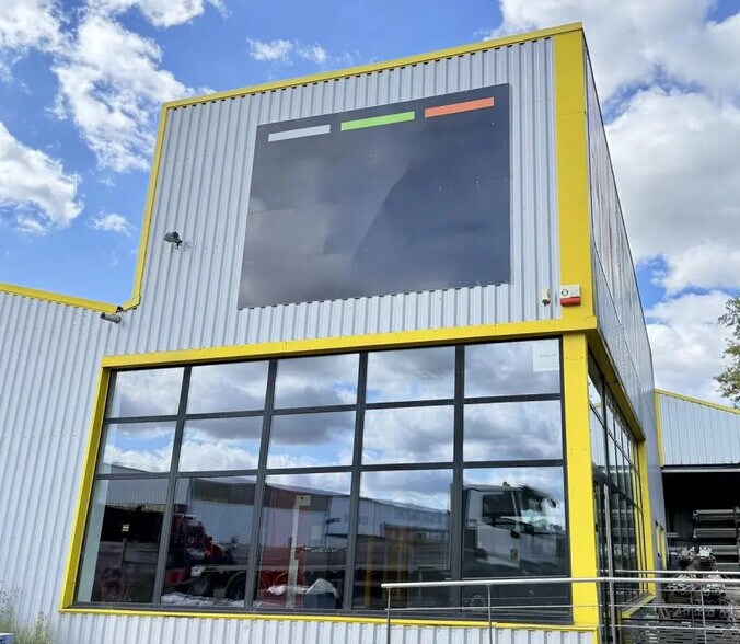 Local commercial dans Theix-Noyalo à louer - Photo de l’immeuble – Image 2 sur 4