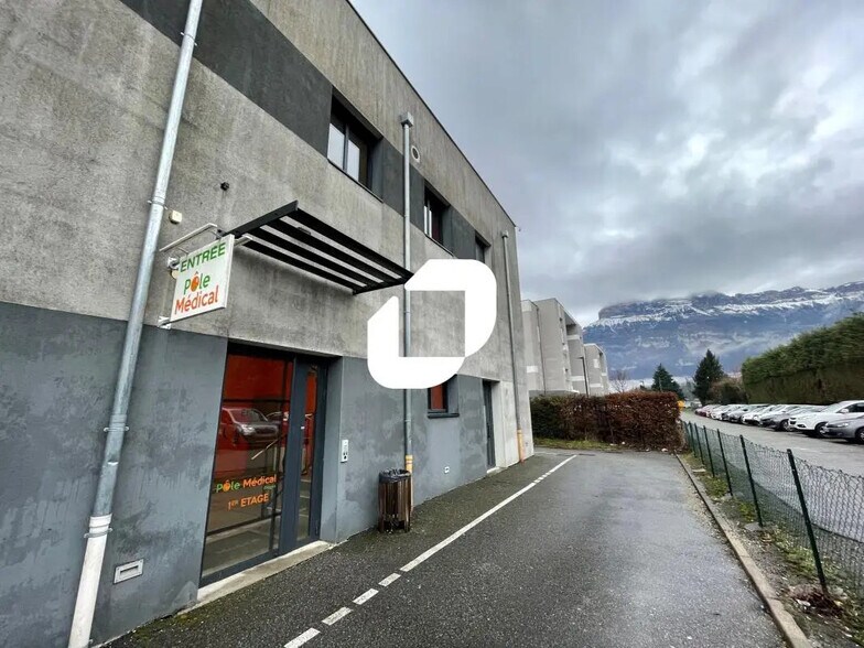 Bureau dans Froges à louer - Photo de l’immeuble – Image 1 sur 14