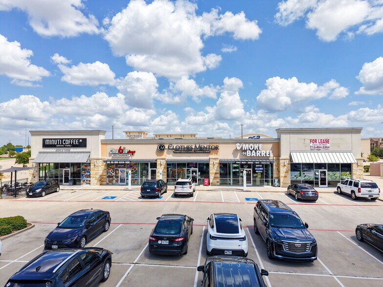 814 Katy Fort Bend Rd, Katy, TX à louer - Photo de l’immeuble – Image 2 sur 9