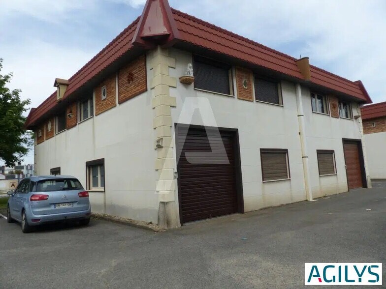 Local d’activités dans Massy à louer - Photo de l’immeuble – Image 3 sur 9