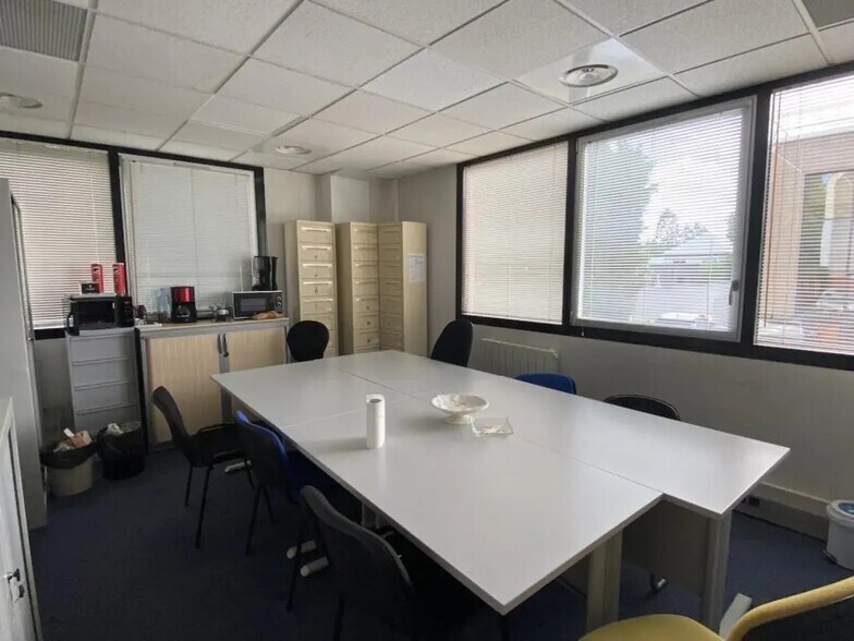 Bureau dans Bois-Guillaume à louer - Photo intérieure – Image 2 sur 4