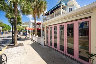 221 Duval St, Key West, FL à louer Photo de l’immeuble– Image 2 sur 3