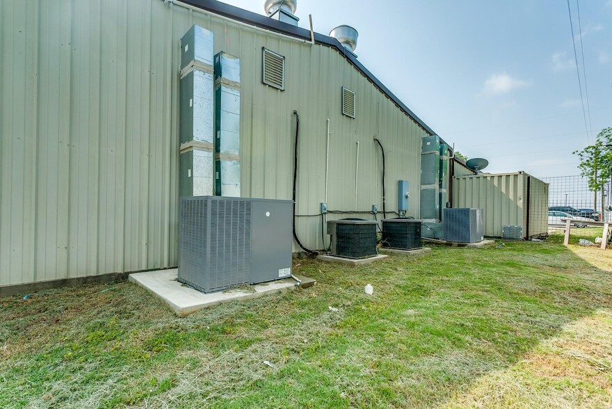 901 E Navarro Ave, De Leon, TX à vendre - Photo de l’immeuble – Image 2 sur 17
