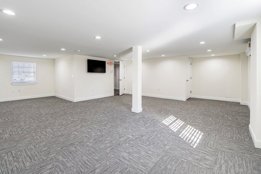 121 Wells Mill Rd, Waretown, NJ à louer - Photo de l’immeuble – Image 3 sur 16