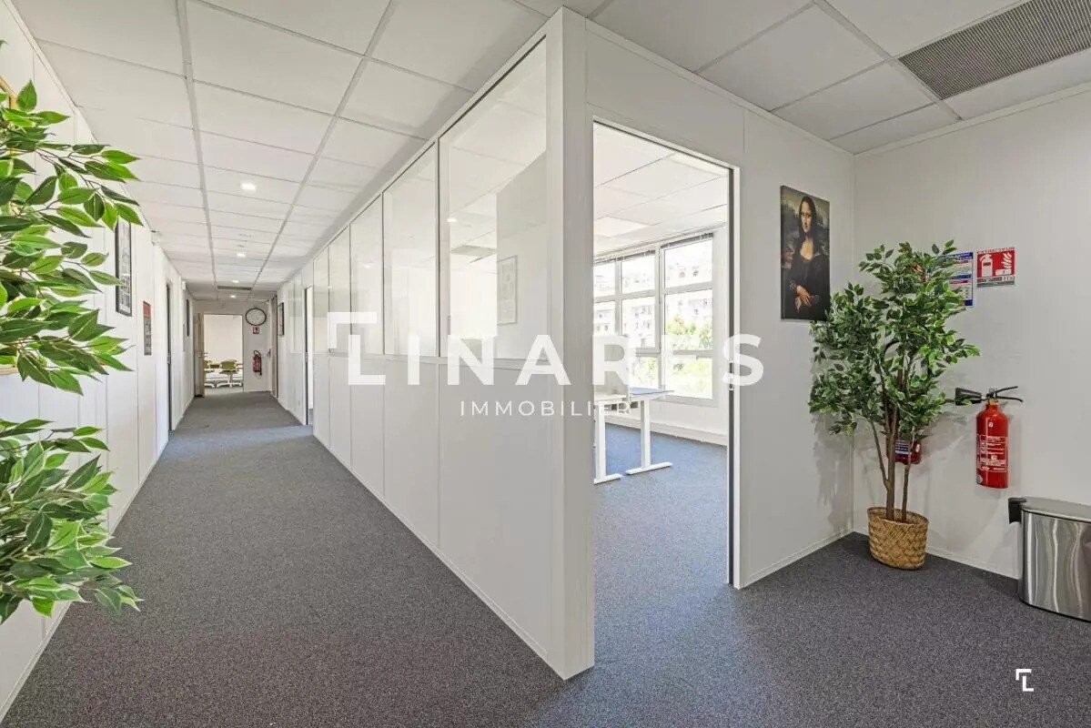 Bureau dans Marseille à louer Photo de l’immeuble– Image 1 sur 9