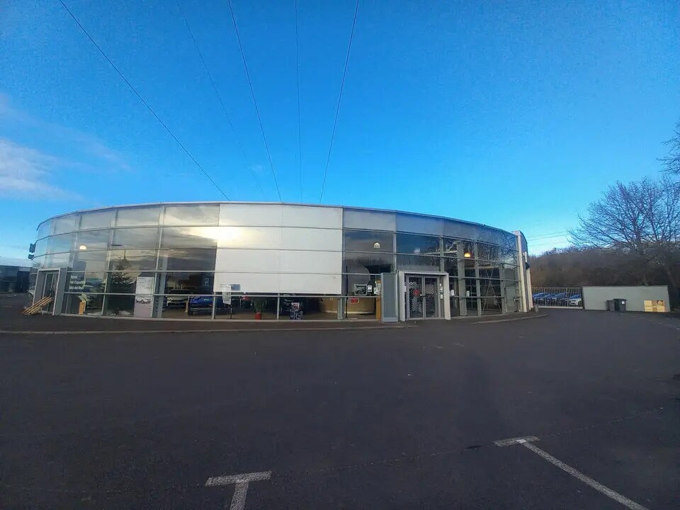 Local commercial dans Mondeville à louer Photo de l’immeuble– Image 1 sur 4