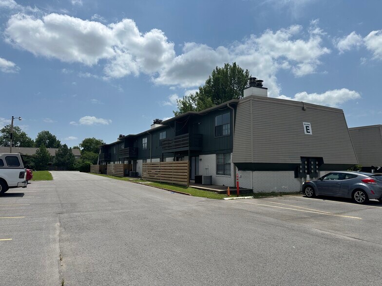1701 S West End St, Springdale, AR à vendre - Photo de l’immeuble – Image 2 sur 8