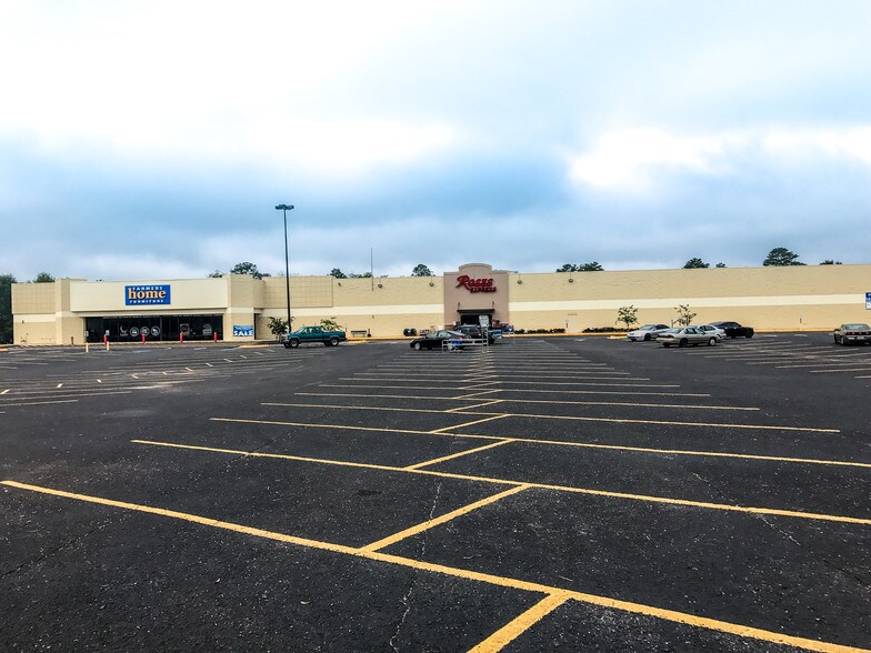 2041 Douglas Ave, Brewton, AL à louer - Photo principale – Image 1 sur 28