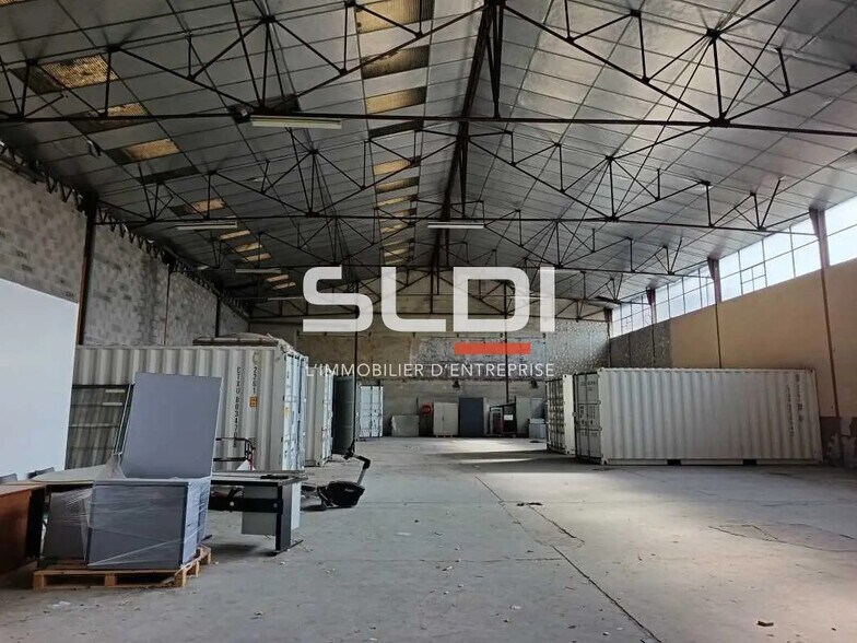 Local d'activités dans Décines-Charpieu à vendre - Photo de l’immeuble – Image 2 sur 22