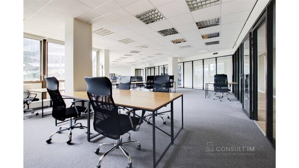 Bureau dans Saint-Cloud à vendre - Photo de l’immeuble – Image 1 sur 7