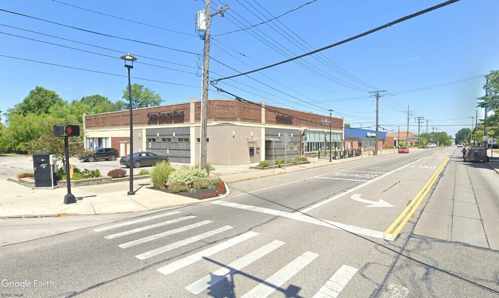 2050 Lee Rd, Cleveland Heights, OH à louer - Photo de l’immeuble – Image 3 sur 3