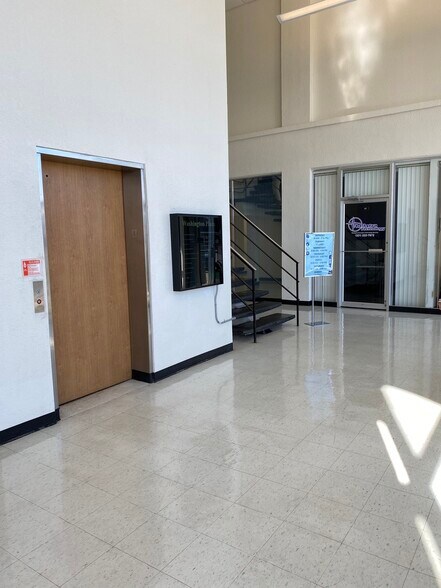 3880 S Washington Ave, Titusville, FL à louer - Photo intérieure – Image 3 sur 18