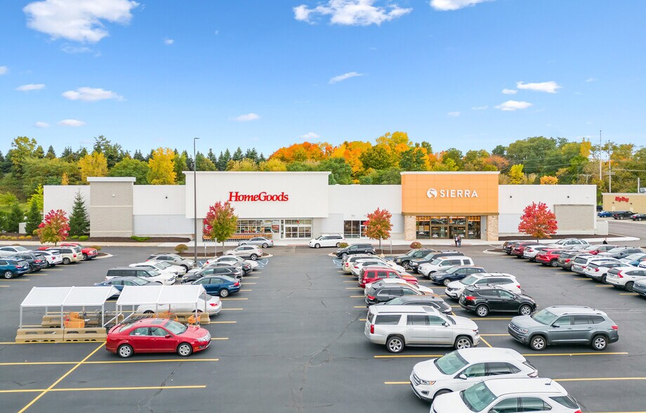 4910 Wilson Ave SW, Wyoming, MI à louer - Photo principale – Image 1 sur 2