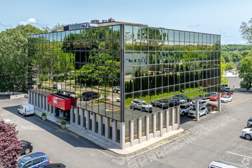 297 Knollwood Rd, White Plains, NY à louer - Photo de l’immeuble – Image 3 sur 12