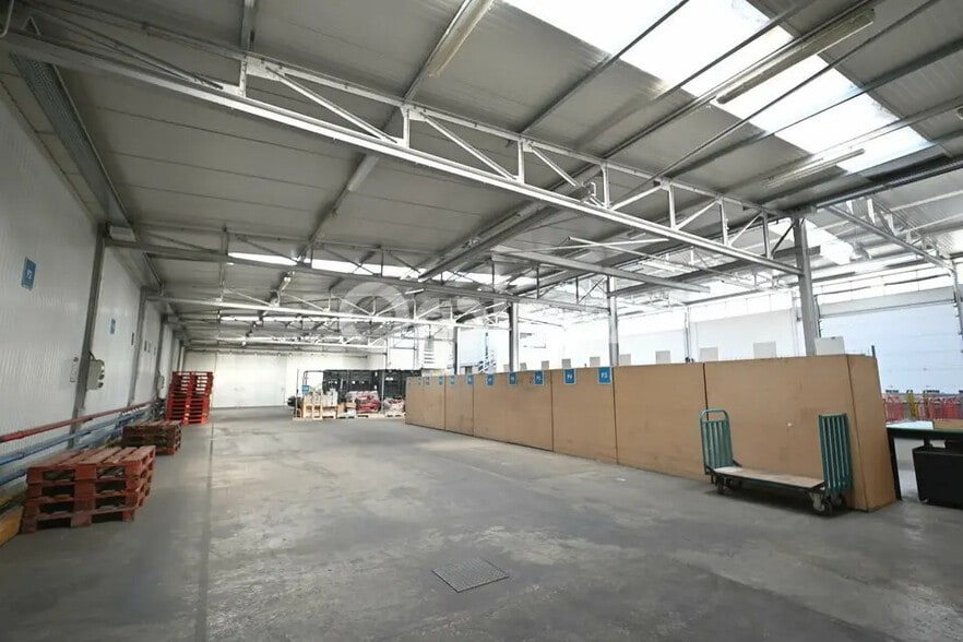 Local d'activités dans Saint-Genis-Laval à vendre - Photo intérieure – Image 2 sur 12