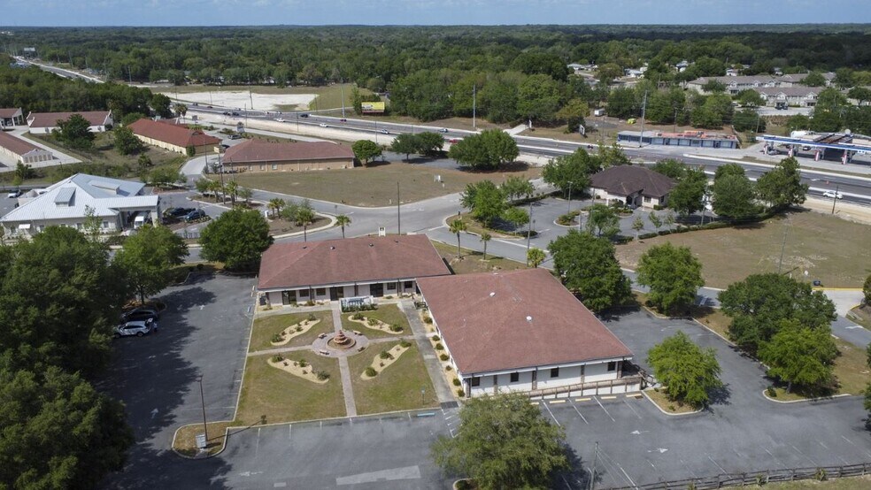 305 Skyline Dr, Lady Lake, FL à louer - Photo de l’immeuble – Image 3 sur 23