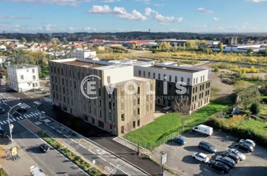 23 Avenue Franklin Roosevelt, Décines-Charpieu à louer - Photo de l’immeuble – Image 3 sur 10