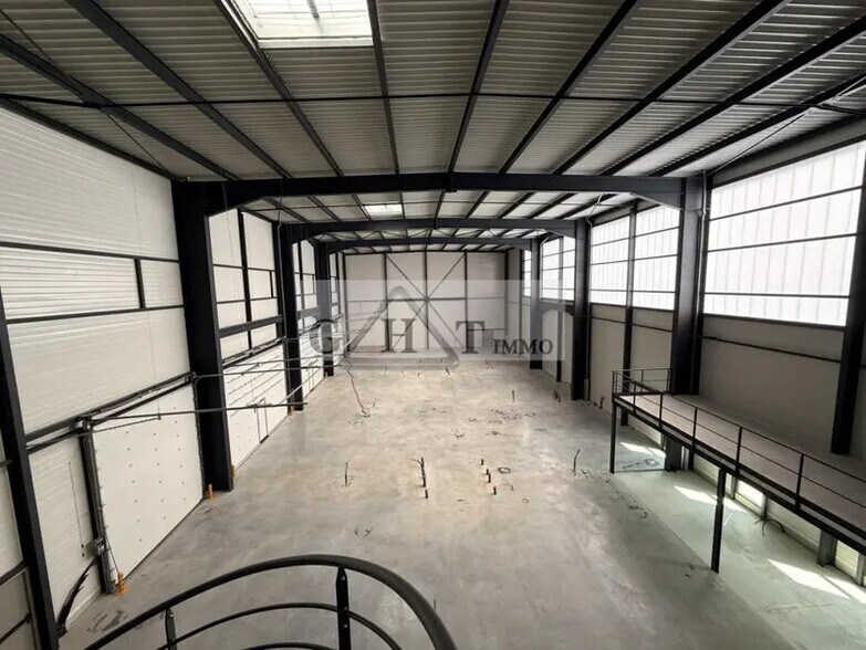 Industriel/Logistique dans Croissy-Beaubourg à louer - Photo de l’immeuble – Image 2 sur 5