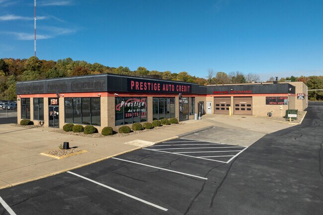Plus de détails pour 1501 Vernon Odom Blvd, Akron, OH - Local commercial à vendre