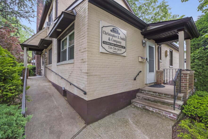482 Manor Rd, Staten Island, NY à vendre - Photo de l’immeuble – Image 2 sur 27