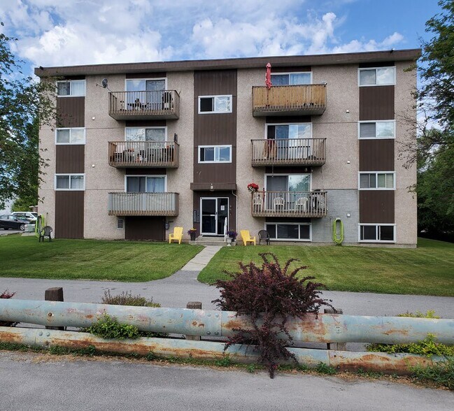 East Kootenay Apartment Portfolio portefeuille de 5 biens à vendre sur LoopNet.fr - Photo de l’immeuble – Image 3 sur 13