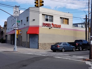 7502-7510 Rockaway Blvd, Woodhaven, NY à louer Photo de l’immeuble– Image 2 sur 3