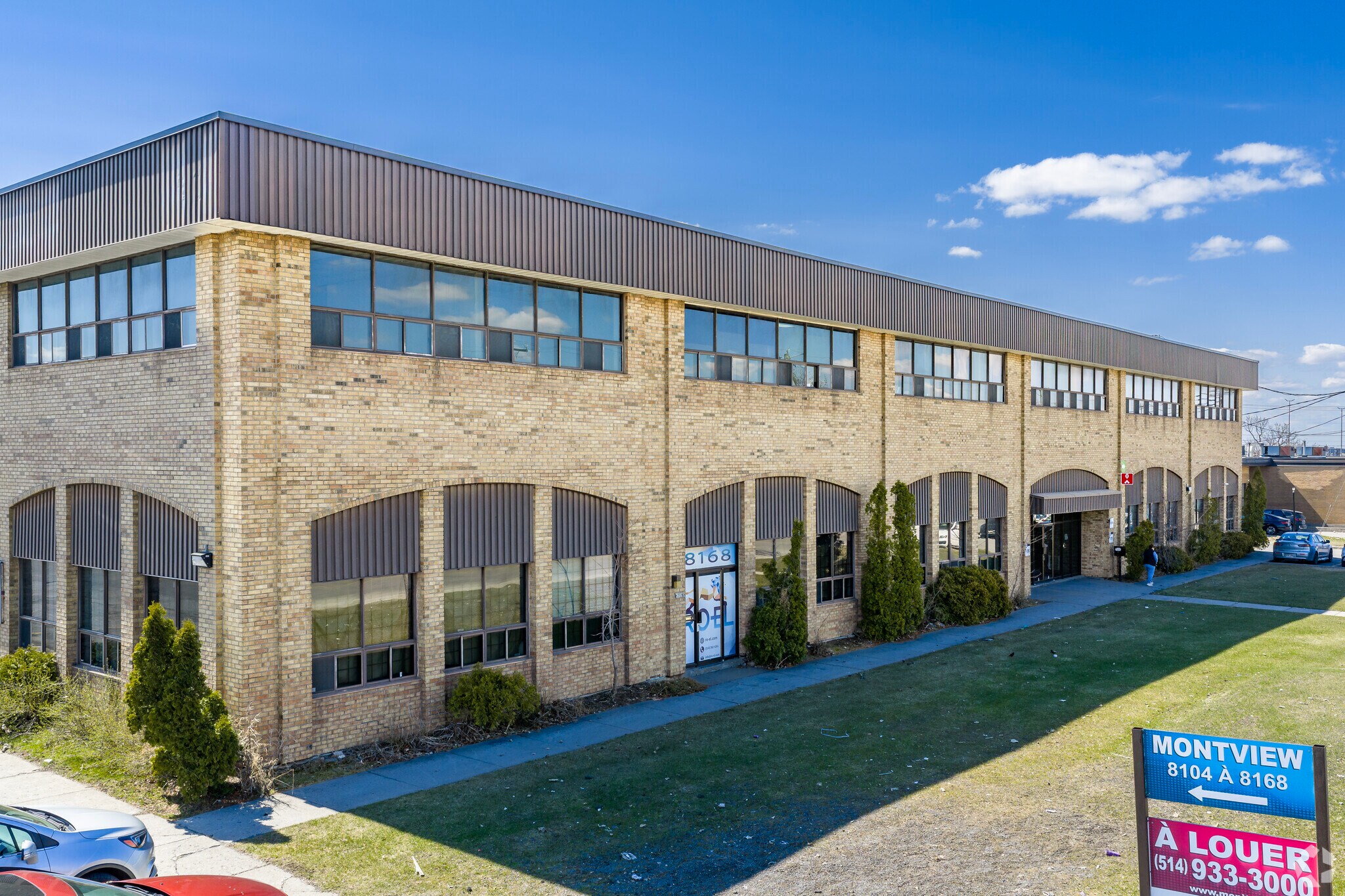 5773 Rue Ferrier, Mont-Royal, QC à louer Photo principale– Image 1 sur 5