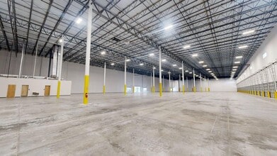 6450 NW 97th Ave, Doral, FL à louer Photo intérieure– Image 2 sur 5