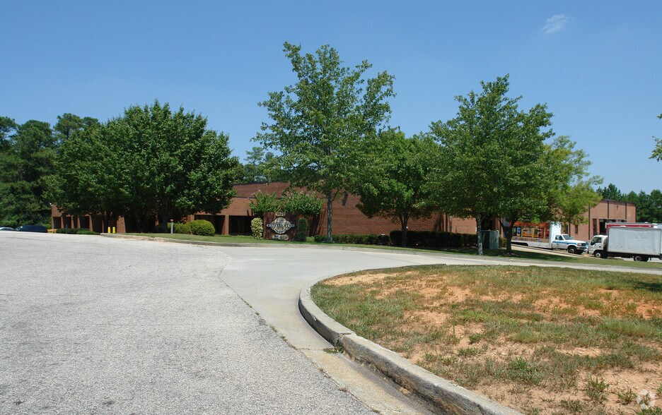 2527 Commerce Pl, Tucker, GA à louer - Photo de l’immeuble – Image 3 sur 5
