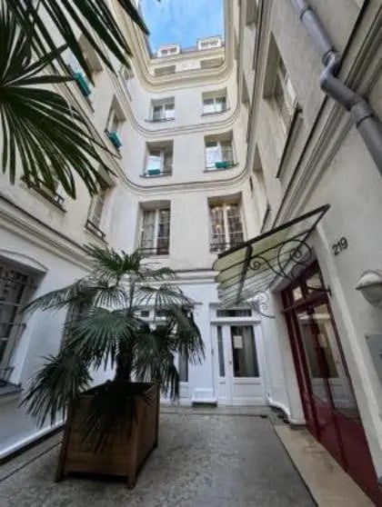 217 Rue Saint-Denis, Paris à louer - Photo de l’immeuble – Image 1 sur 10