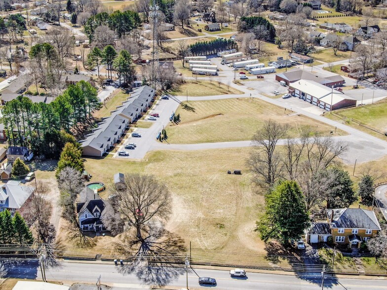 125 1st Avenue Dr SE, Taylorsville, NC à vendre - Photo de l’immeuble – Image 2 sur 40