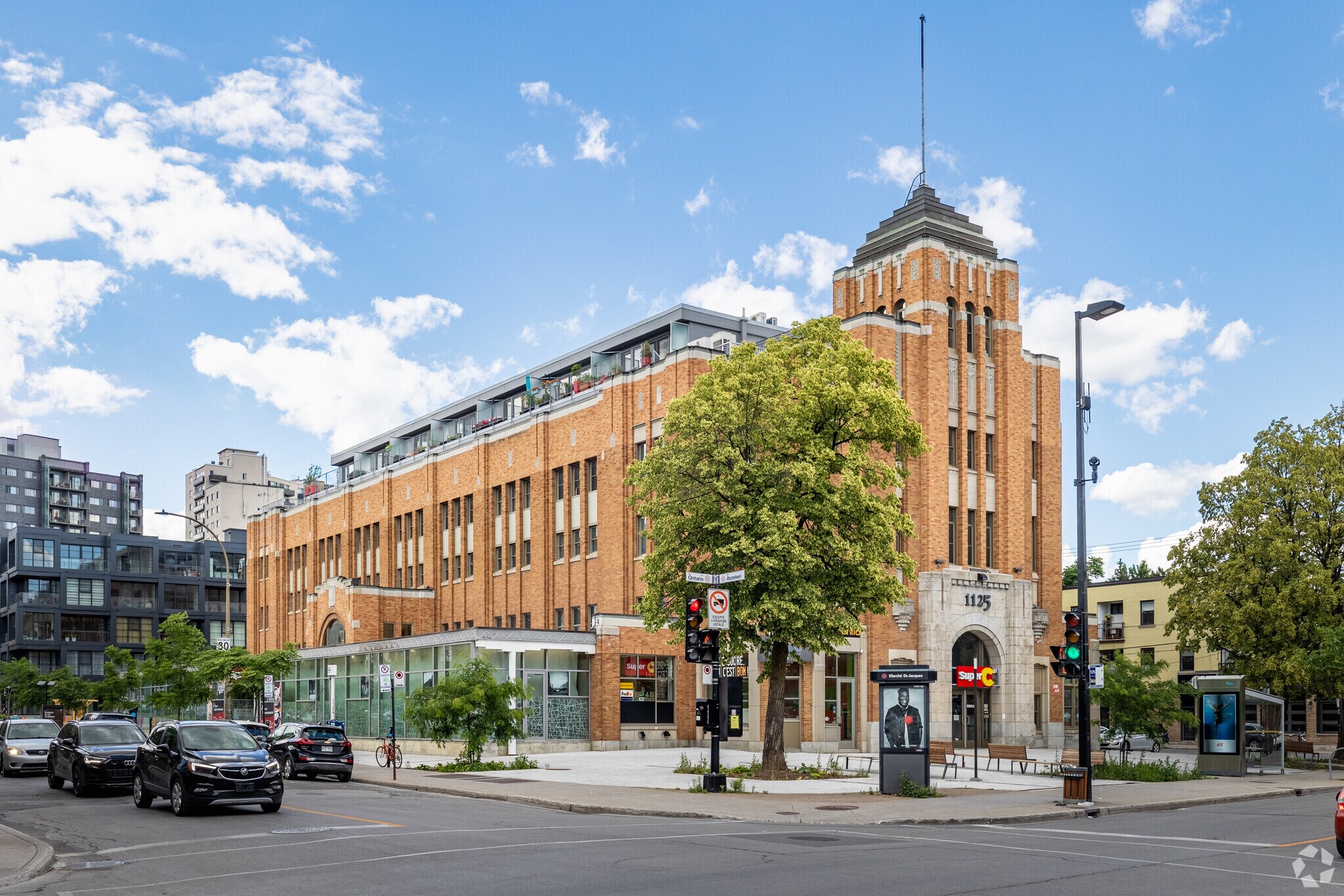2035 Rue Atateken, Montréal, QC à louer Photo principale– Image 1 sur 4