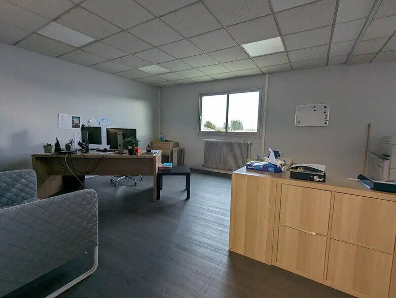 Local d’activités dans Saint-Étienne-du-Rouvray à louer - Photo intérieure – Image 3 sur 7