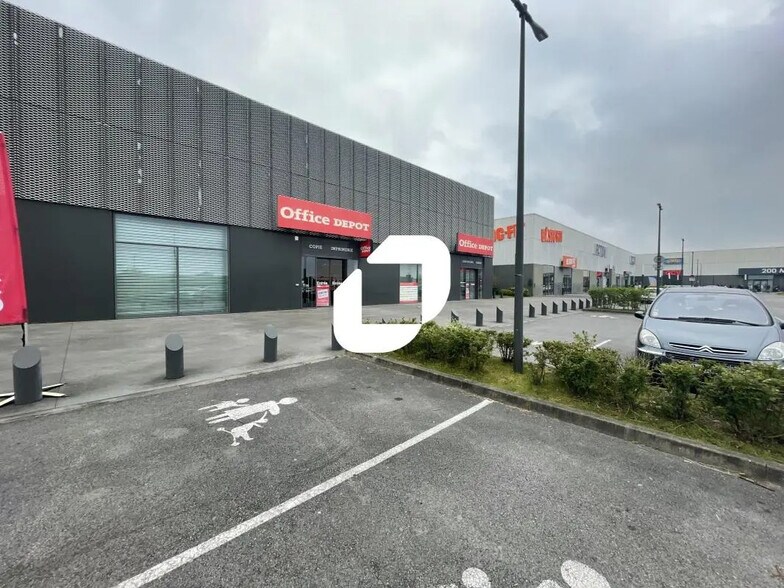 Local commercial dans Thillois à louer - Photo de l’immeuble – Image 3 sur 13