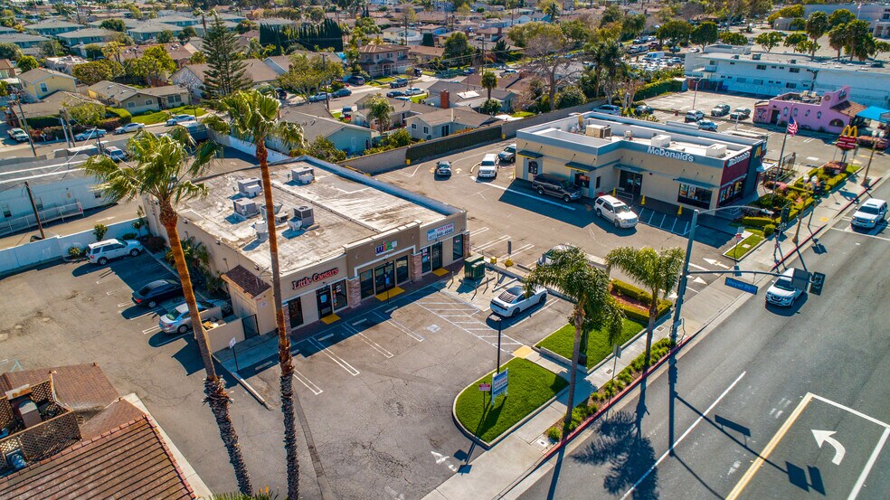 621 W 19th St, Costa Mesa, CA à louer - Photo de l’immeuble – Image 3 sur 9