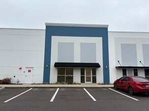 7906 Kingspointe Pky, Orlando, FL à louer Photo intérieure– Image 1 sur 4