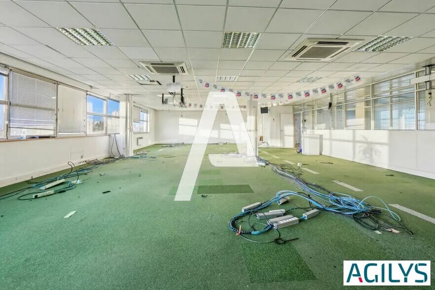 Bureau dans Alfortville à louer - Photo de l’immeuble – Image 1 sur 8