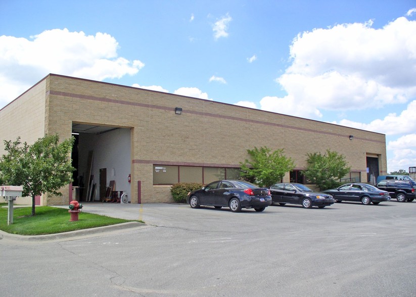 33341 Dequindre Rd, Troy, MI à louer - Photo de l’immeuble – Image 2 sur 4