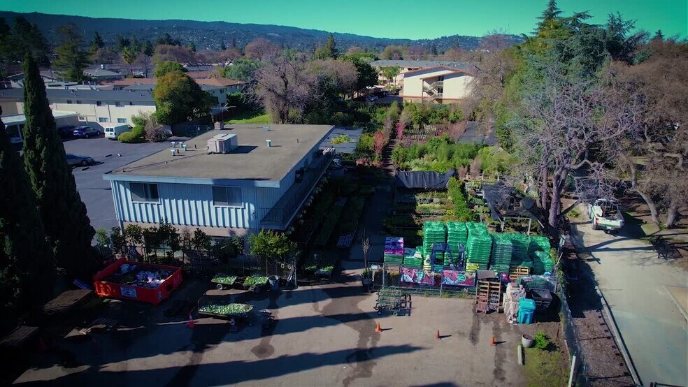 332 Woodside Rd, Redwood City, CA à vendre - Vidéo sur l’annonce professionnelle – Image 2 sur 17