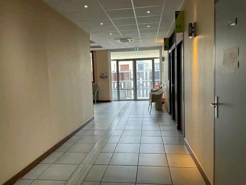Local d'activités dans Lyon à vendre - Photo de l’immeuble – Image 1 sur 12