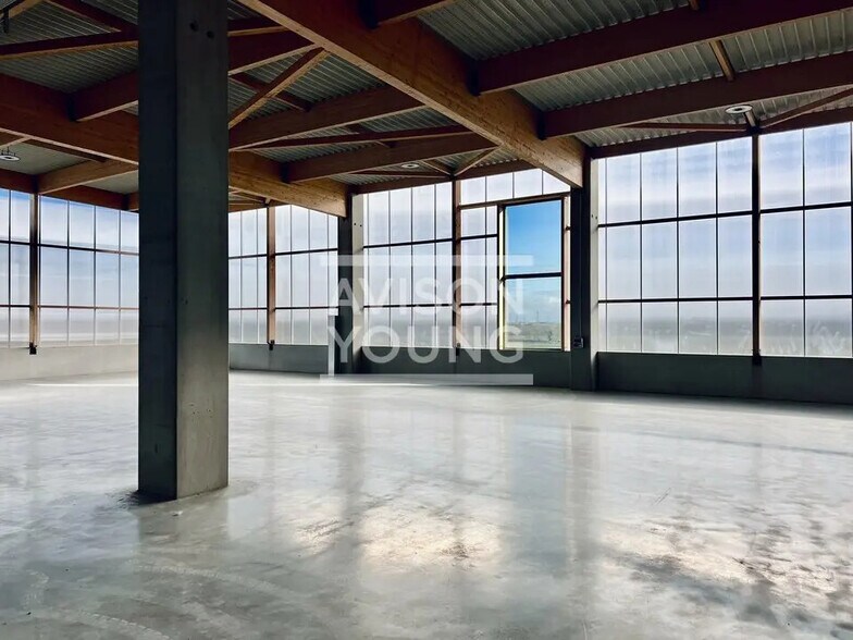 Local d’activités dans à louer - Photo intérieure – Image 2 sur 12