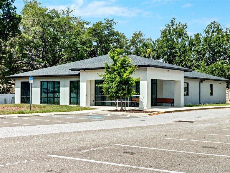 7901 Palm River Rd, Tampa, FL à louer - Photo principale – Image 1 sur 17