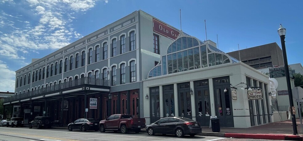 2215 Strand St, Galveston, TX à louer - Photo de l’immeuble – Image 2 sur 8