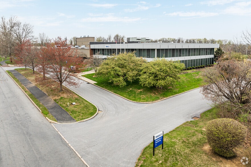 241 Welsh Pool Rd, Exton, PA à louer - Photo de l’immeuble – Image 3 sur 5