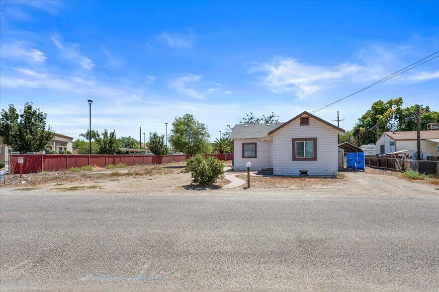 923 Goleta Way, Hanford, CA portefeuille de 3 biens à vendre sur LoopNet.fr - Photo de l’immeuble – Image 2 sur 19