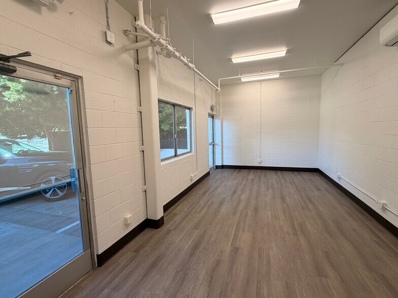305 Old County Rd, San Carlos, CA à louer - Photo de l’immeuble – Image 3 sur 23