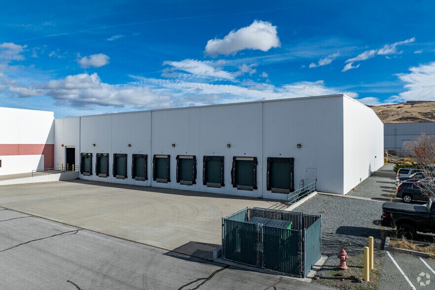 1755 E Prater Way, Sparks, NV à louer - Photo de l’immeuble – Image 2 sur 5