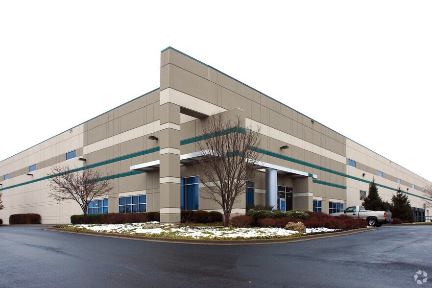 270 Omega Pky, Shepherdsville, KY à louer - Photo de l’immeuble – Image 2 sur 7