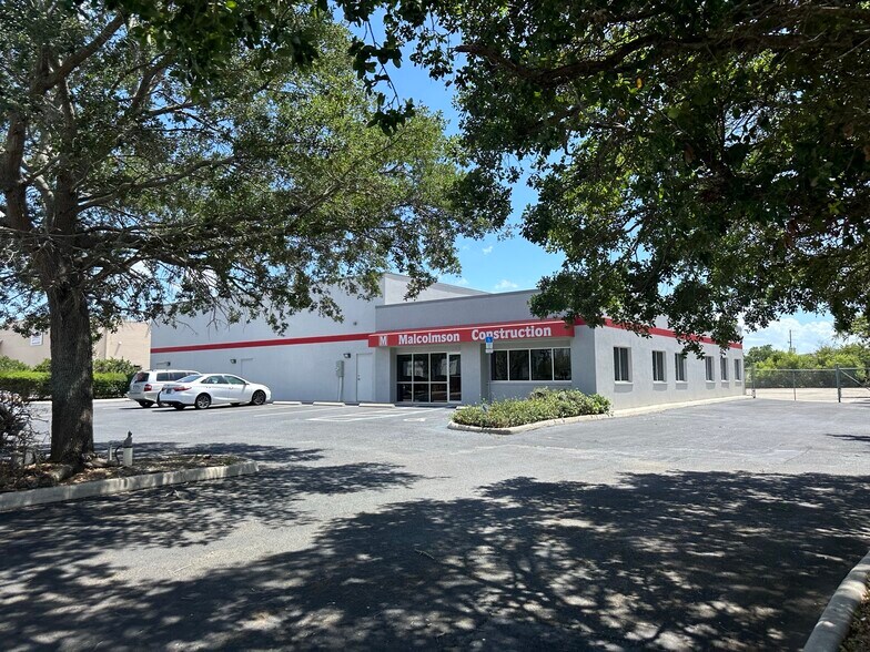 3350 122nd Ave N, Clearwater, FL à louer - Photo de l’immeuble – Image 1 sur 4
