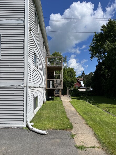 80 Broad St, Plattsburgh, NY à vendre - Photo de l’immeuble – Image 3 sur 7